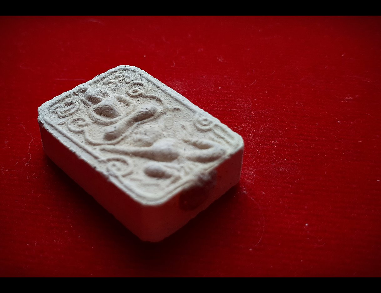 พระพิมพ์ประทับหนุมาน มวลสาร เกศา หลวงพ่อกวย