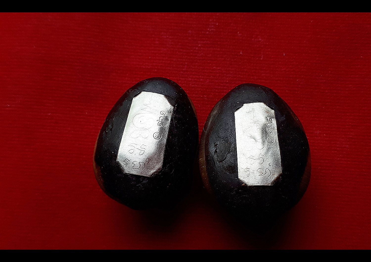 เบี้ยแก้ รุ่นแรก (ตัวเล็ก ด้านหลังอุดยาวาสนาจินดามณีทับแผ่นตะกั่ว จารย์อักขระ ) ปี2563