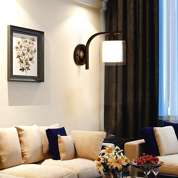 โคมไฟติดผนังสีดำโป๊ะแก้วใสทรงกระบอกสั้น [SND-2033-Black]