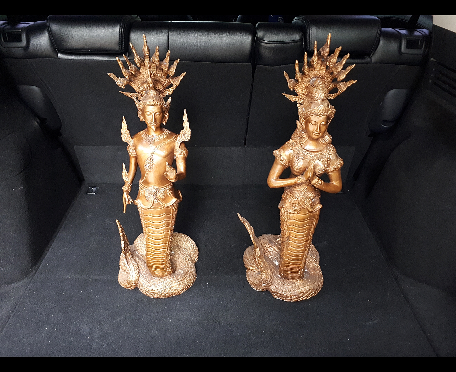 รูปหล่อ พญานาคราช คู่ (ท่านปู่นาคา-ปู่ศรีสุทโธ ท่านยานาคี-ศรีปทุมวัน) พญานาคปรก 9ตน 9หัว โลหะทองเหลืองรมดำ (ขนาดบูชา องค์ขนาดใหญ่ สูง 25นิ้ว) (ขายปลีก ขายส่ง)