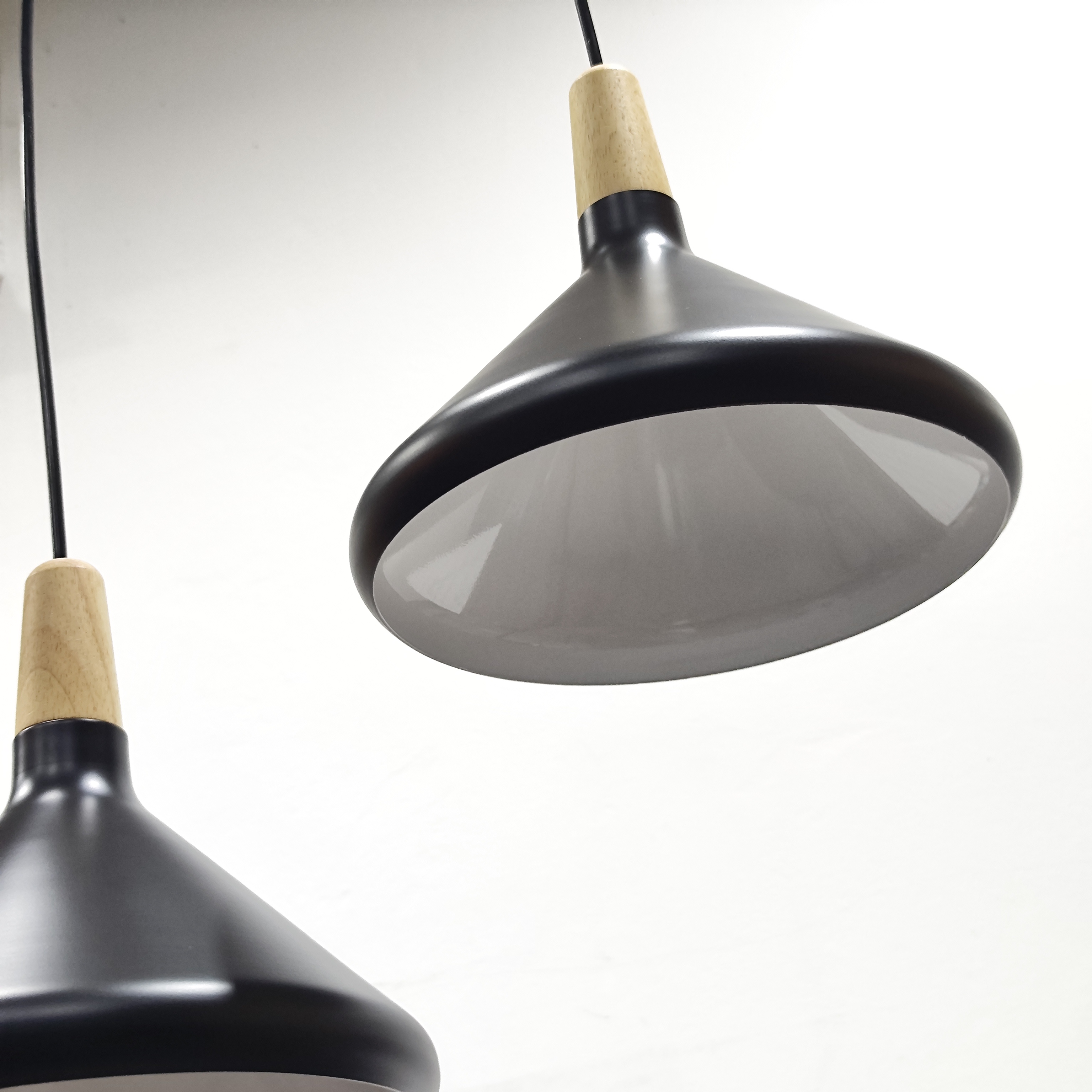 โคมไฟแขวนเพดานกว้าง 27cm มีจุกไม้ [RG2726]