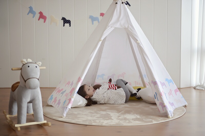 บ้านจำลองทรงเต๊นท์อินเดียนแดงสำหรับเด็ก LOOKA Tent (Hello Pony)