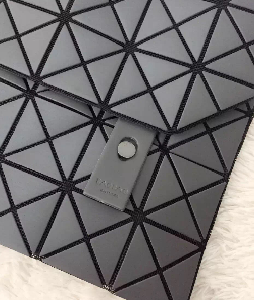 กระเป๋าสะพายข้าง issey rock sholder bag รุ่นใหม่ สีเทาแมทด้าน