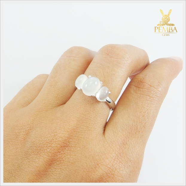 แหวนมูนสโตน สีขาวนวล เงินแท้ ชุบทองคำขาว