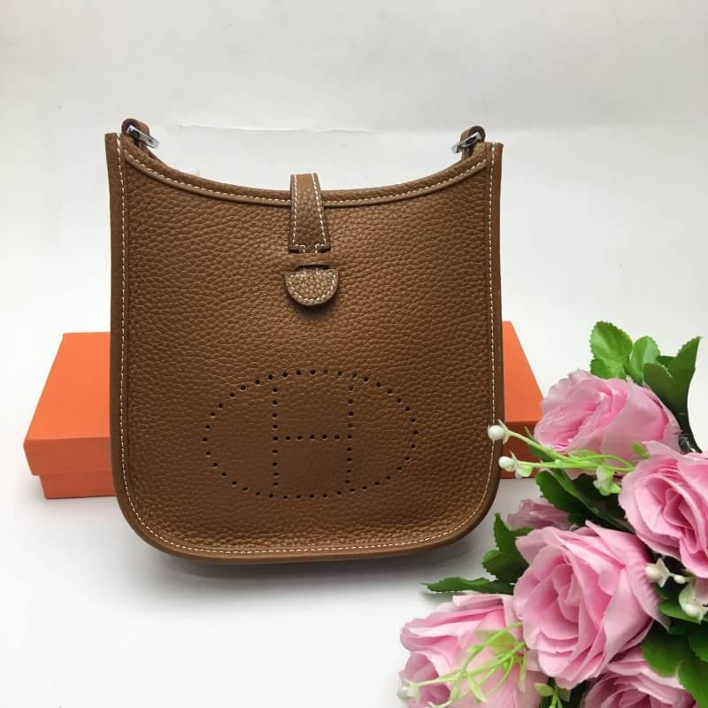 กระเป๋า hm evelyn mini 7 นิ้ว รุ่นใหม่สายสองสี มีหลายสี ถามเพิ่มเติมได้ค่ะ สต็อกเปลี่ยนตลอด