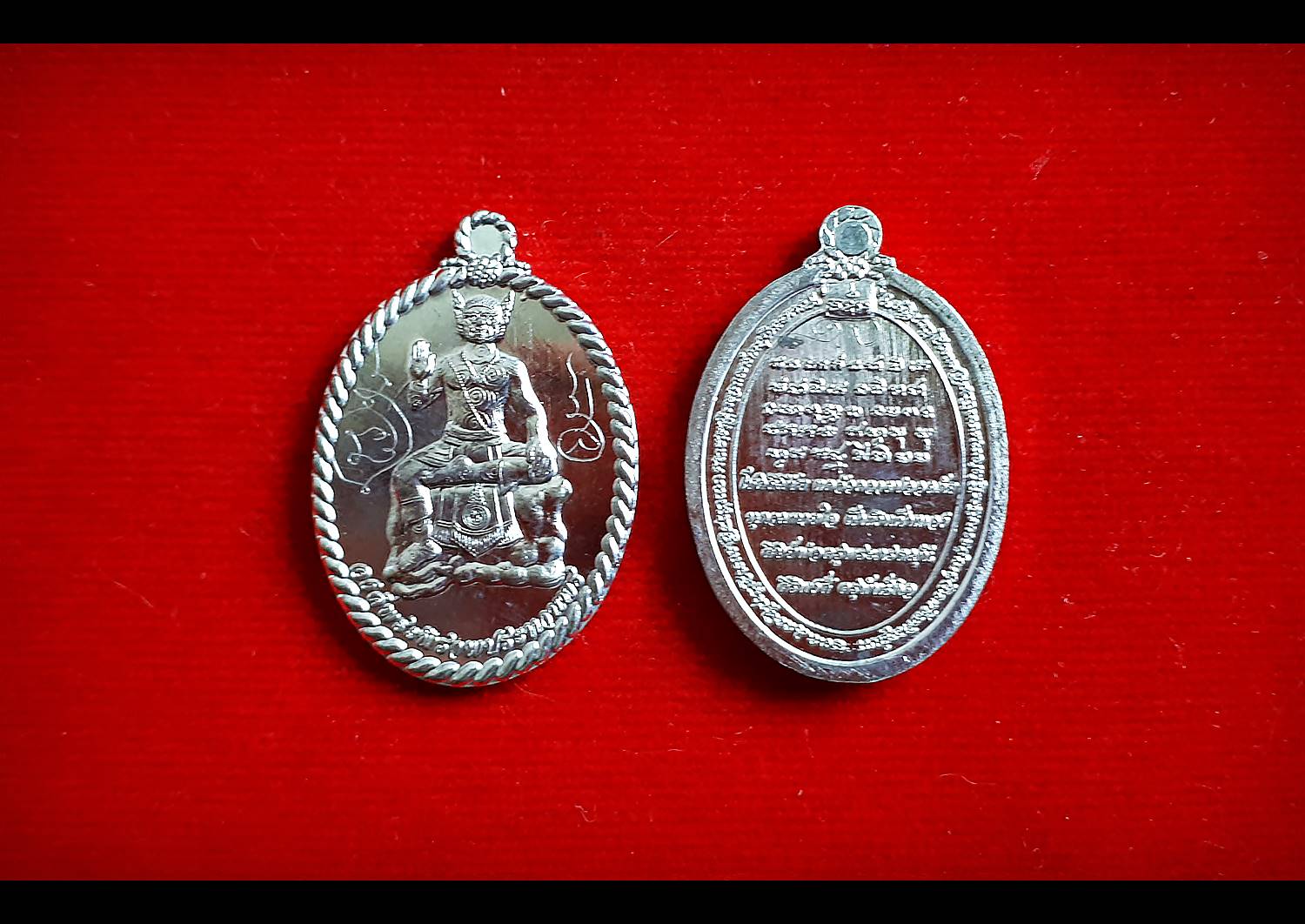 เหรียญพระพิราพ ไภรวะ ปางประทานพร ด้านหลังอักขระยันต์และคำอวยพร เนื้อตะกั่วนำฤกษ์ลองพิมพ์ (สร้าง เสกและจารอักขระลายมือ โดย พ่อครูพระอาจารย์ศิริพงศ์ คุรุพันธ์กิจ) ปี2561 - (จารอักขระเพิ่มด้านหน้า))