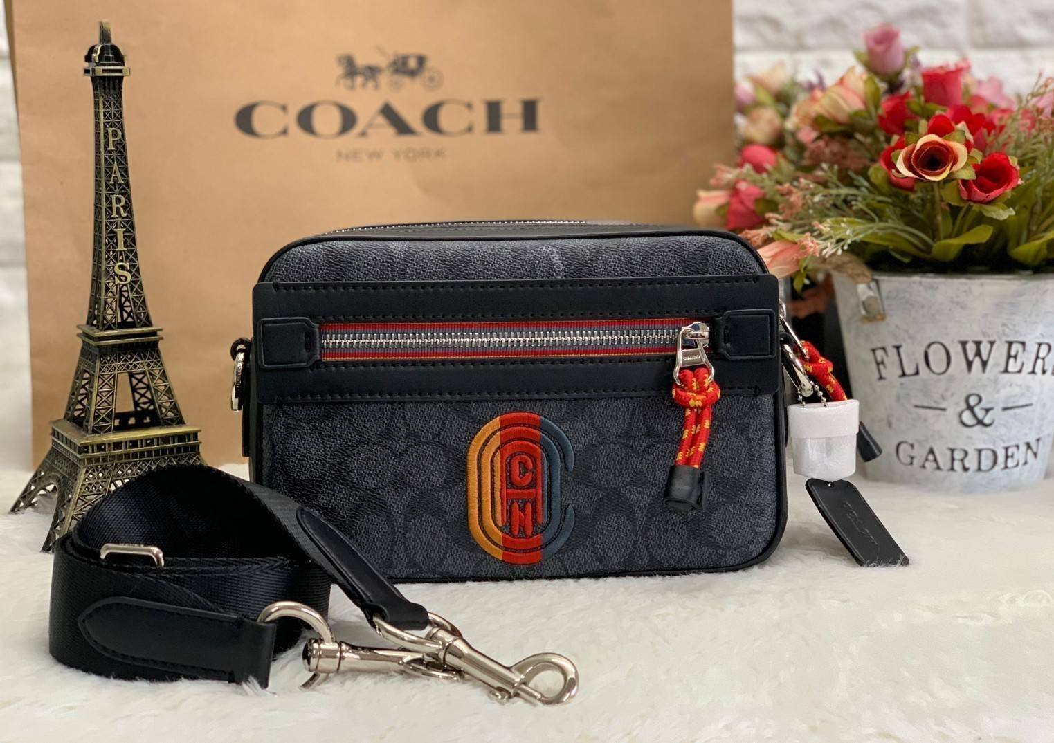COACH ACADEMY CROSSBODY IN SIGNATURE (แอดไลน์ก่อนสั่งซื้อ)