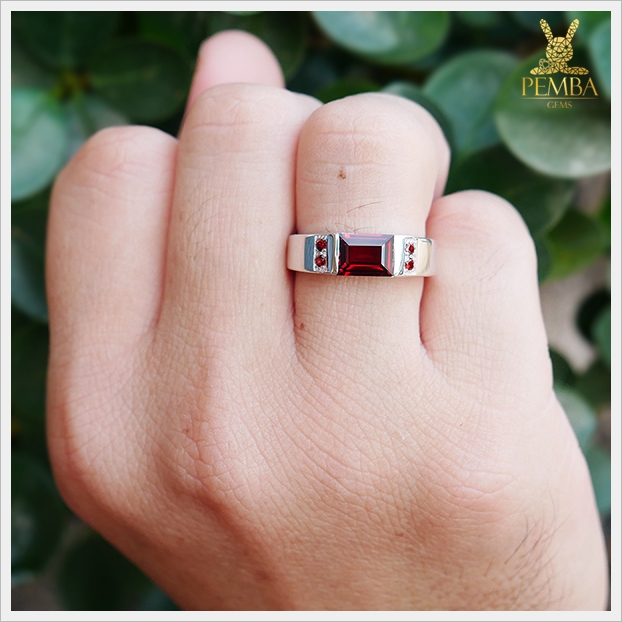 แหวนโกเมนแท้ ทรงสี่เหลี่ยม เงินแท้925 ชุบทองคำขาว เพิ่มความมั่นใจ