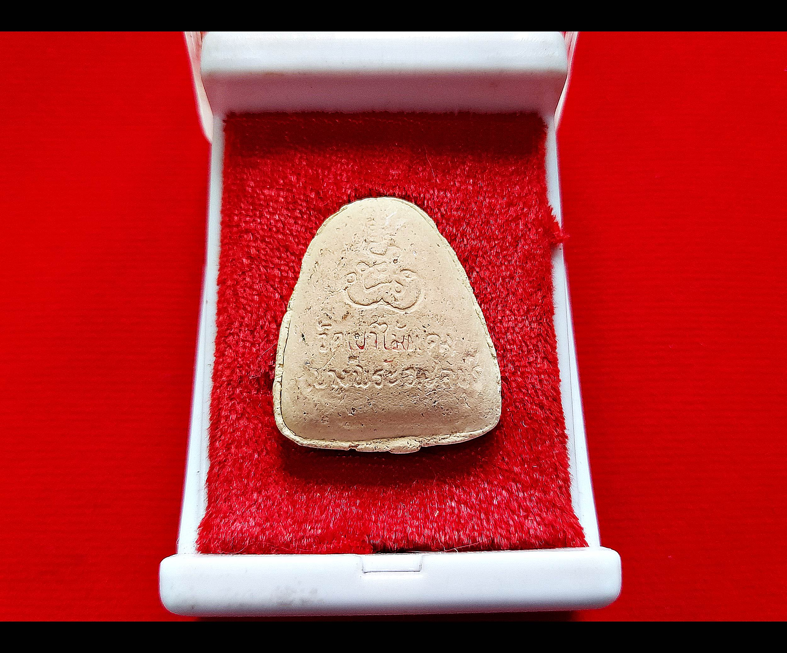 พระปิดตา มหาลาภ ยันต์ยุ่ง 4มือ ปิดทองแท้(ปิดทองสภาพเดิม) หลังยันต์นะพรชัย เนื้อผง (โชคลาภค้าขาย เจรจา แคล้วคลาด) ปี2542 #รับประกันแท้และทัน - หลวงพ่อยุงยุทธ วัดเขาไม้แดง จ.ชลบุรี