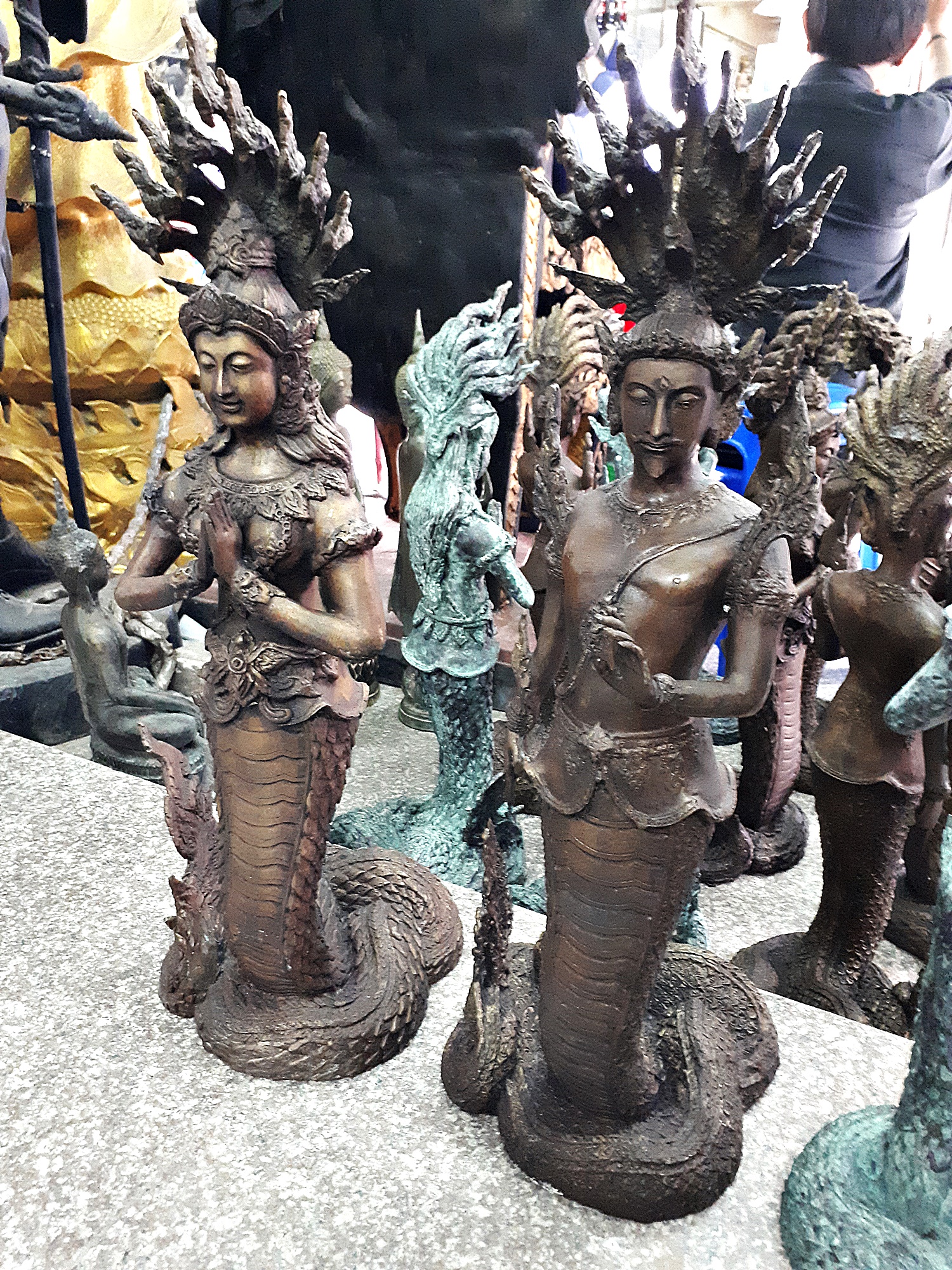 รูปหล่อ พญานาคราช คู่ (ท่านปู่นาคา-ปู่ศรีสุทโธ ท่านยานาคี-ศรีปทุมวัน) พญานาคปรก 9ตน 9หัว โลหะทองเหลืองรมดำ (ขนาดบูชา องค์ขนาดใหญ่ สูง 25นิ้ว) (ขายปลีก ขายส่ง)