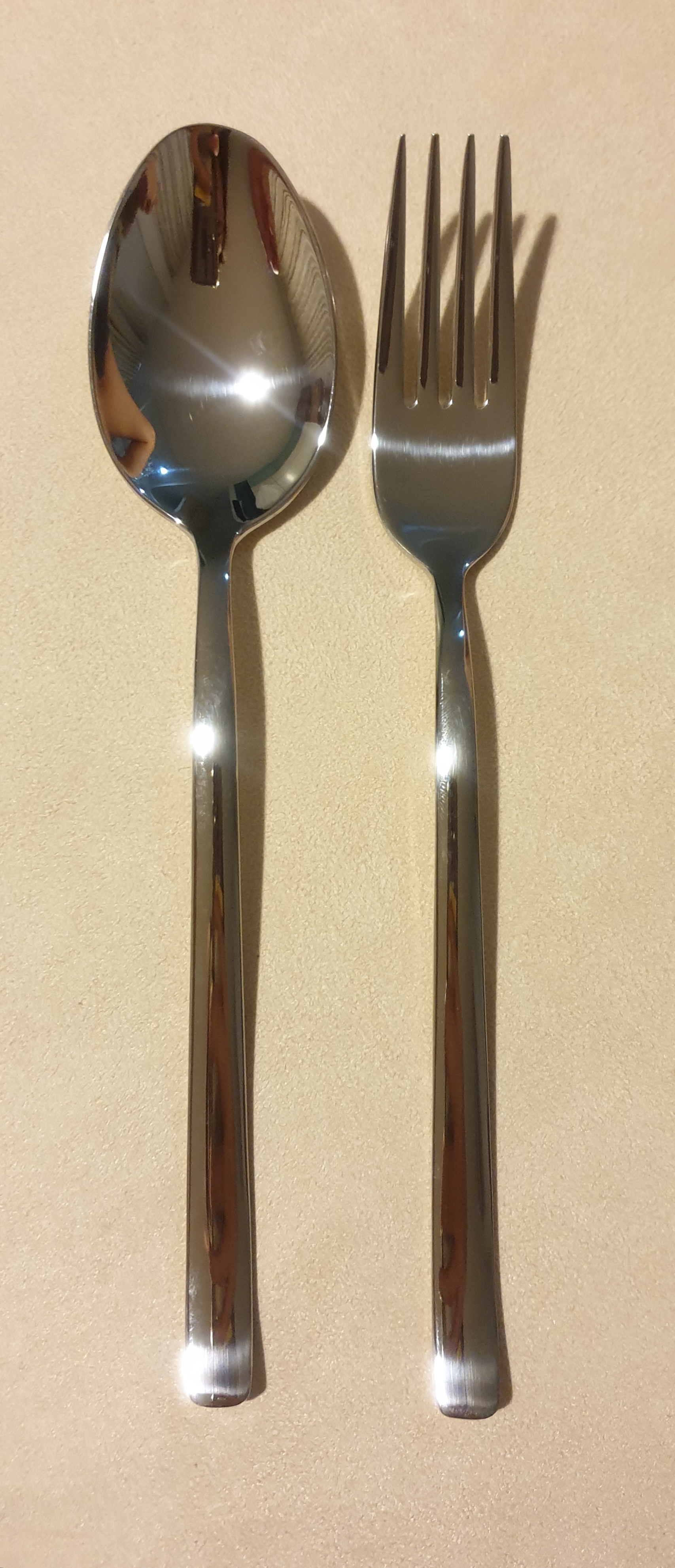 Zwilling Tableware Spoon 4 pcs. & Fork 4 pcs. เปลี่ยนโต๊ะอาหารธรรมดาในบ้าน ให้กลายเป็นร้านอาหารสุดหรู ทุกชิ้นมี logo Zwilling ที่ด้าม พร้อมห่อพลาสติกแยกทุกชิ้น เก็บในกล่องสวยหรู ใช้เองหรือให้เป็นของขวัญก็สวยงามค่ะ