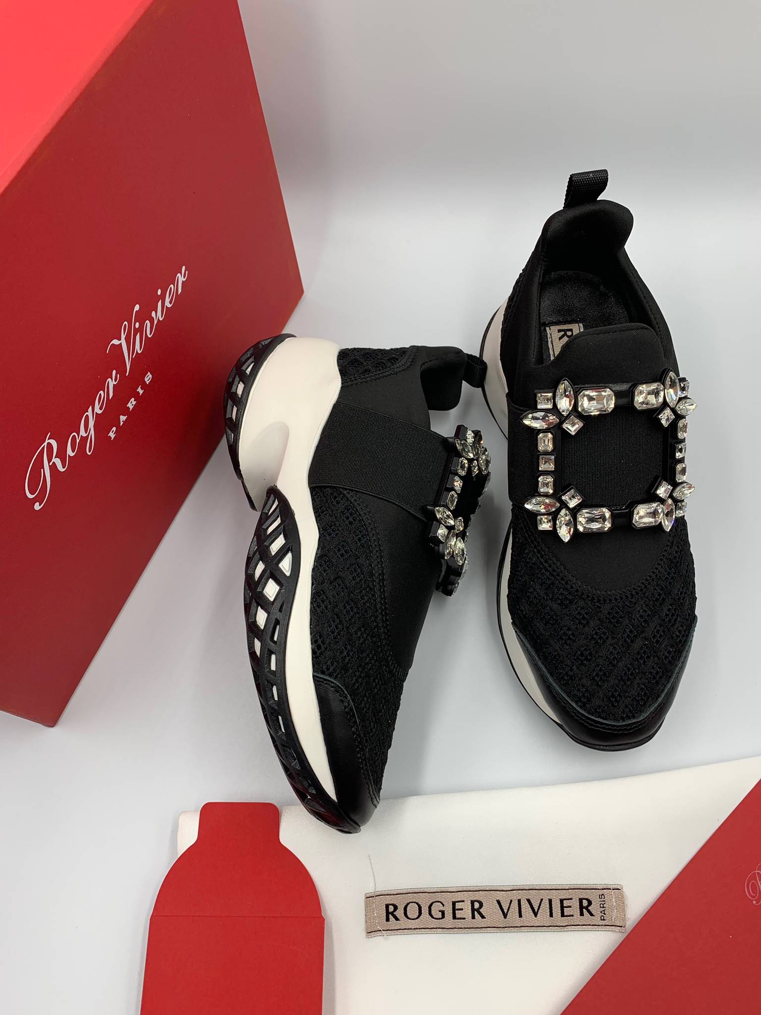 รองเท้าผ้าใบ rv sneakers มีหลายลาย สีขาว เทา ดำ