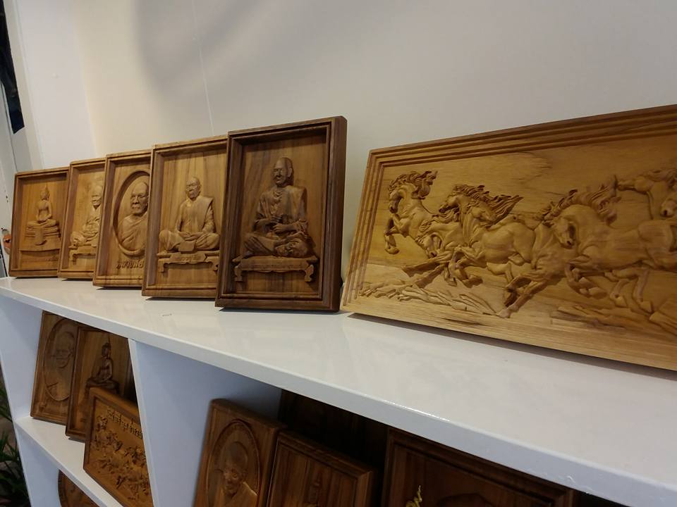 กรอบรูปไม้ ไม้สักแกะสลัก พระแกะสลัก ภาพมงคลเสริมฮวงจุ้ย