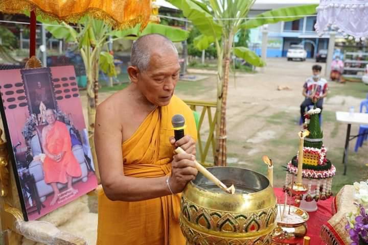 รูปหล่อ พระอุปคุต มหาลาภ ปราบมาร เนื้อโลหะแร่เงินยวง ปิดทอง4จุด ปี2549 (ขนาดตั้งบูชา หน้าตัก5นิ้ว สูง8นิ้ว) - หลวงพ่อวิชัย วัดแม่สะลาบ #รับประกันแท้ (#ปลุกเสกเข้าพิธีดีๆหลายพิธี ระยะเวลาเกือบ10ปี)