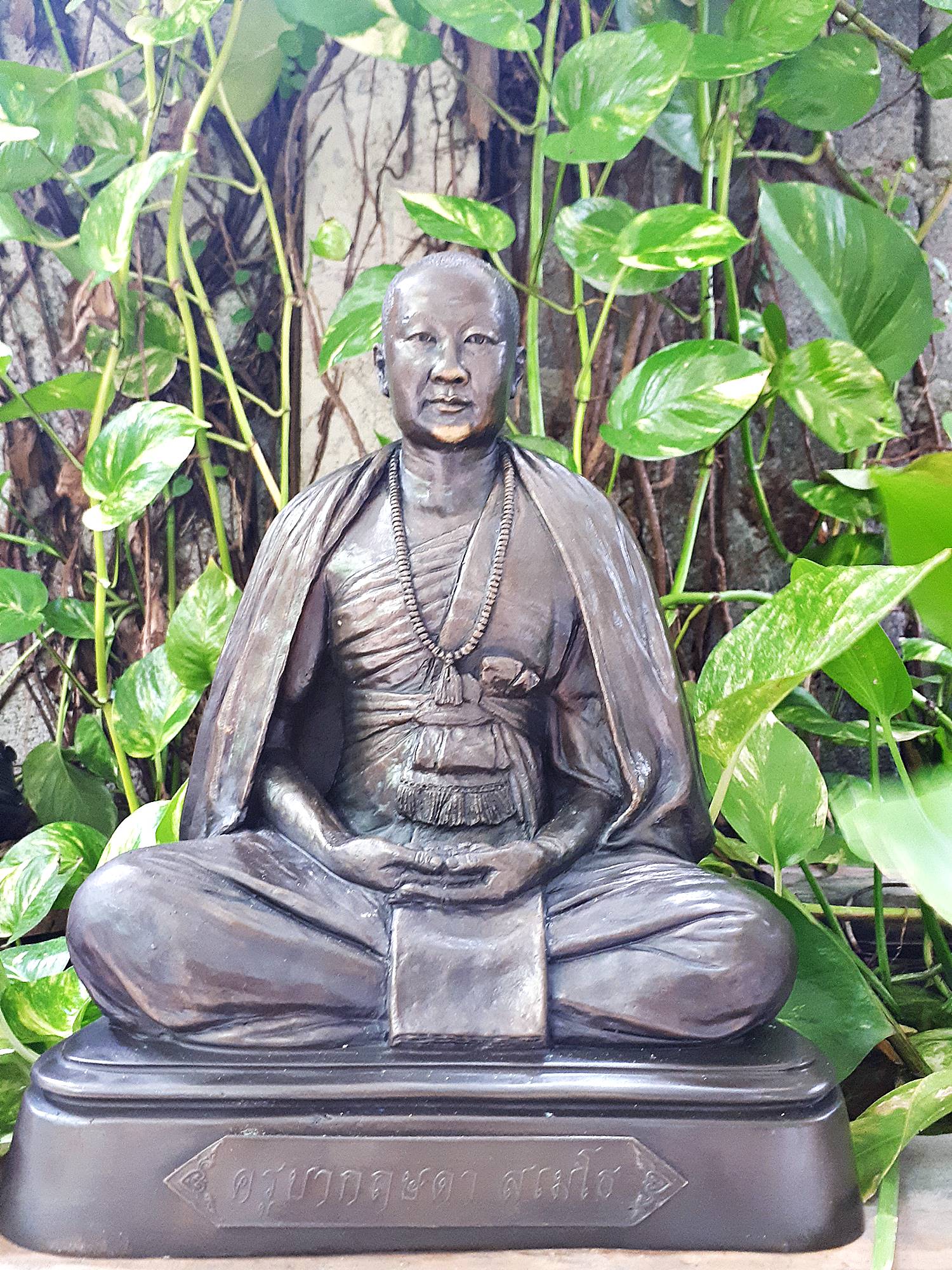 รูปหล่อ พระครูบากฤษดา วัดสันพระเจ้าแดง ปี2561 (หน้าตัก 9นิ้ว) เนื้อทองเหลืองรมดำ (เลขโค็ดมงลคล ๑๙)