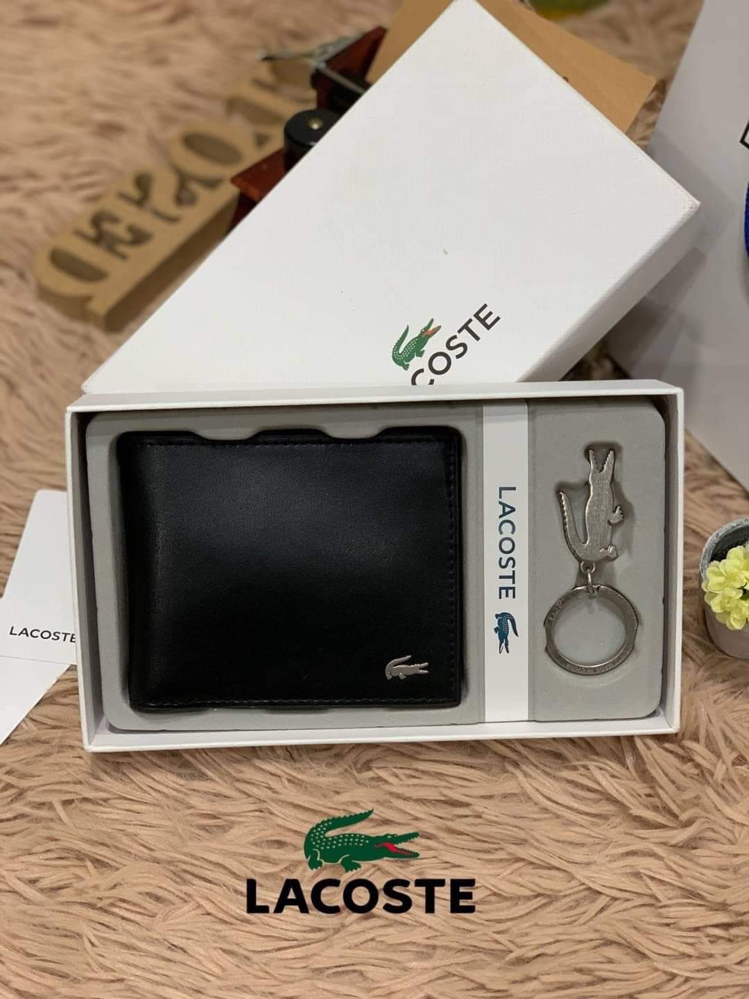 Lacoste short Wallet With Key Chain (แอดไลน์ก่อนสั่งซื้อ)