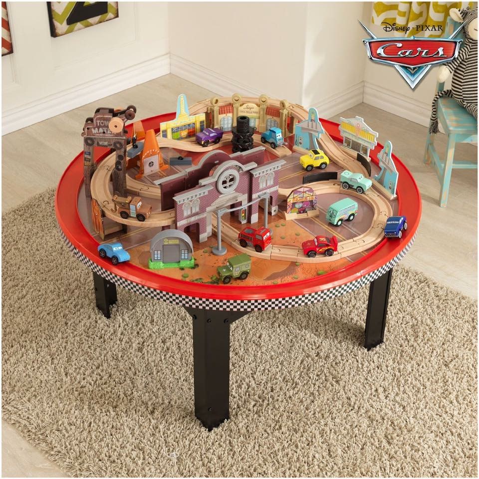 โต๊ะกิจกรรมพร้อมเมืองจำลอง KidKraft Disney Cars Cadillac Range Racetrack & Table