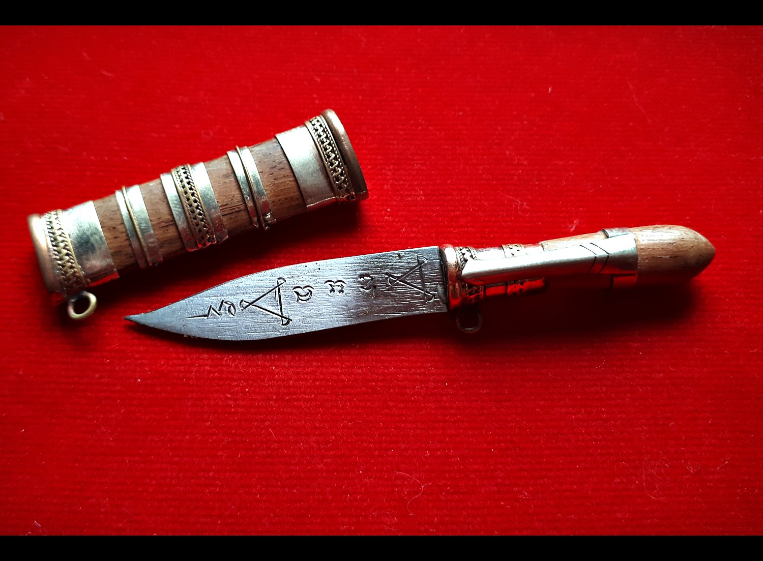 มีดหมอ หลวงพ่อกวย วัดโฆสิตาราม(วัดบ้านแค) (มีดหมอเทพศาสตรา มีดหมอแรงครู เล่มเล็ก) (บรรจุ มวลสาร และ เส้นผมเกศา หลวงพ่อกวย ) จ.ชัยนาท รุ่นแรงครู ปี2560