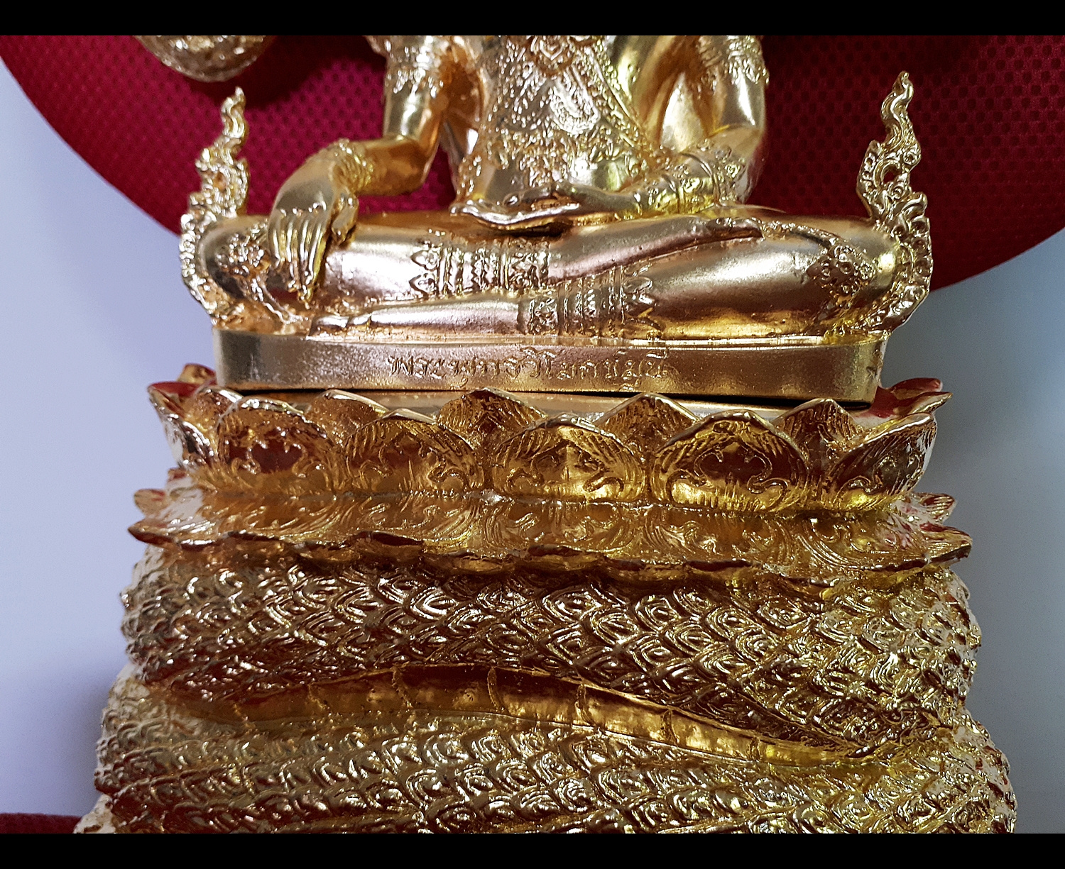 รูปหล่อ สมเด็จองค์ปฐม ทรงเครื่องจักพรรดิ์ ปางพระนาคปรก เนื้อทองเหลือง ปิดทองคำแท้ (หน้าตัก5นิ้ว ฐาน8นิ้ว สูง15นิ้ว) ปี2560 #รับประกันแท้