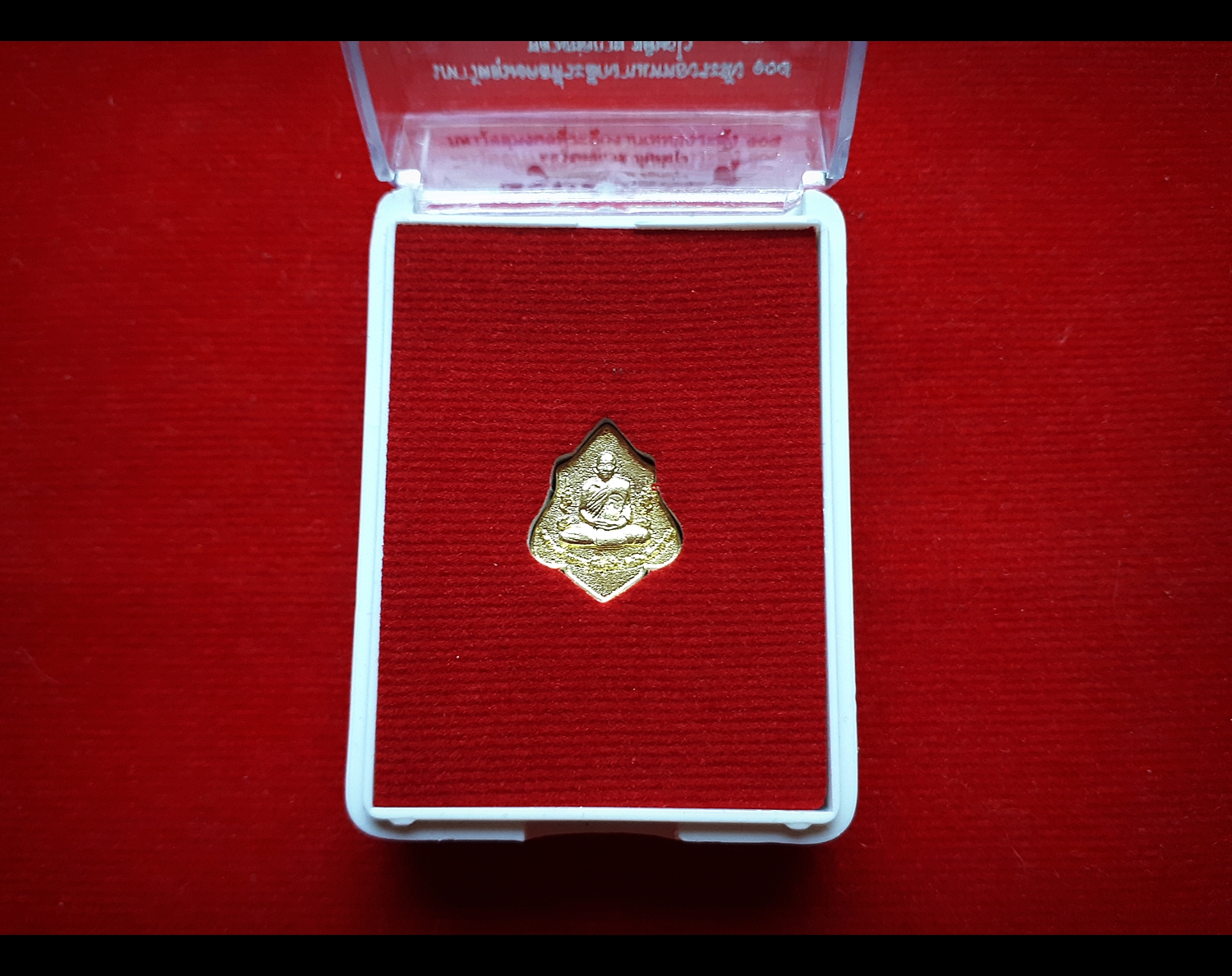 เหรียญ (เม็ดแตงจิ๋ว) หัวแหวน ทรงโล่ หลวงพ่อกวย วัดโฆสิตาราม (วัดบ้านแค) หลังยันต์ครู เนื้อทองชนวนทองทิพย์