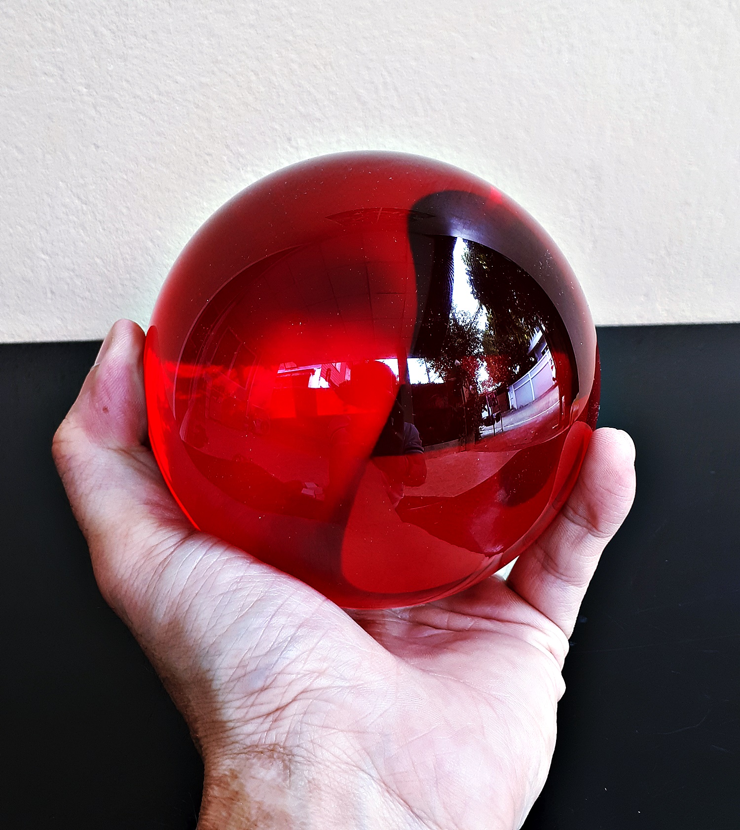 ลูกแก้ว 9 สี สีแดง สีเหลือง สีส้ม สีเขียว สีน้ำเงิน สีม่วง สีชมพู่ สีฟ้า สีดำ ขนาด 4 นิ้ว (11 ซม.) พร้อมฐานตั้งรองวาง