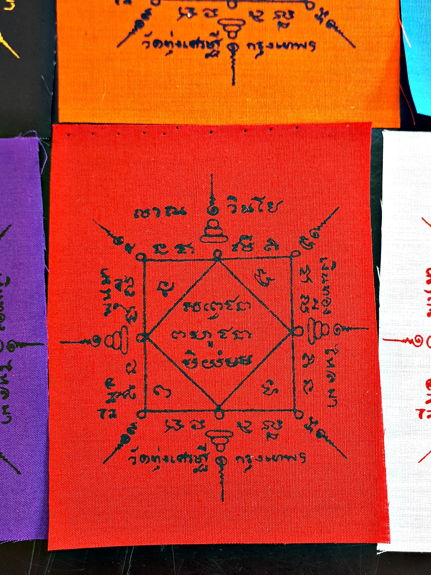 ผ้ายันต์ รับทรัพย์ (ครบชุด ทุกสี) ติดกระกระเป๋าสตางค์ ดึงดูทรัพย์ #รับประกันแท้ - หลวงพ่อเณร วัดทุ่งเศรษฐี