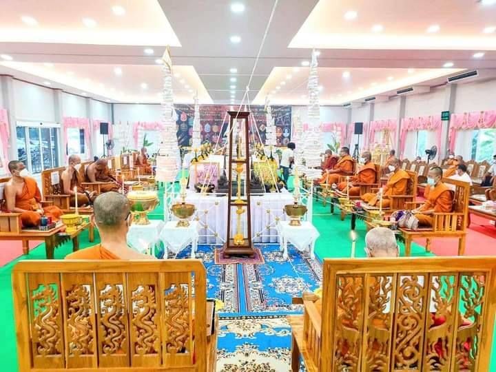 เหรียญ หลวงพ่อกวย (รุ่นแรก ทรงเสมา ฐานหน้า#พญาเสือโคร่ง(#มหาอำนาจ) หลัง พญา #หนุมาน4กร(#ครูแรง) (#ธงชัย #พระขรรค์ #จักร #ตรีศูล)) ปี2565 เนื้อมหาชนวน ไม่ตัดปีก ตอก9โค็ด #ชุดกรรมการ #รับประกันแท้