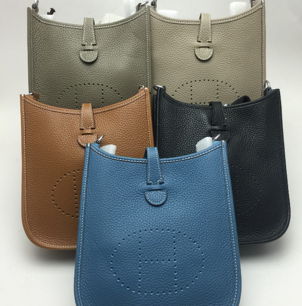 กระเป๋า hm evelyn mini 7 นิ้ว มีหลายสี ถามเพิ่มเติมได้ค่ะ สต็อกเปลี่ยนตลอด