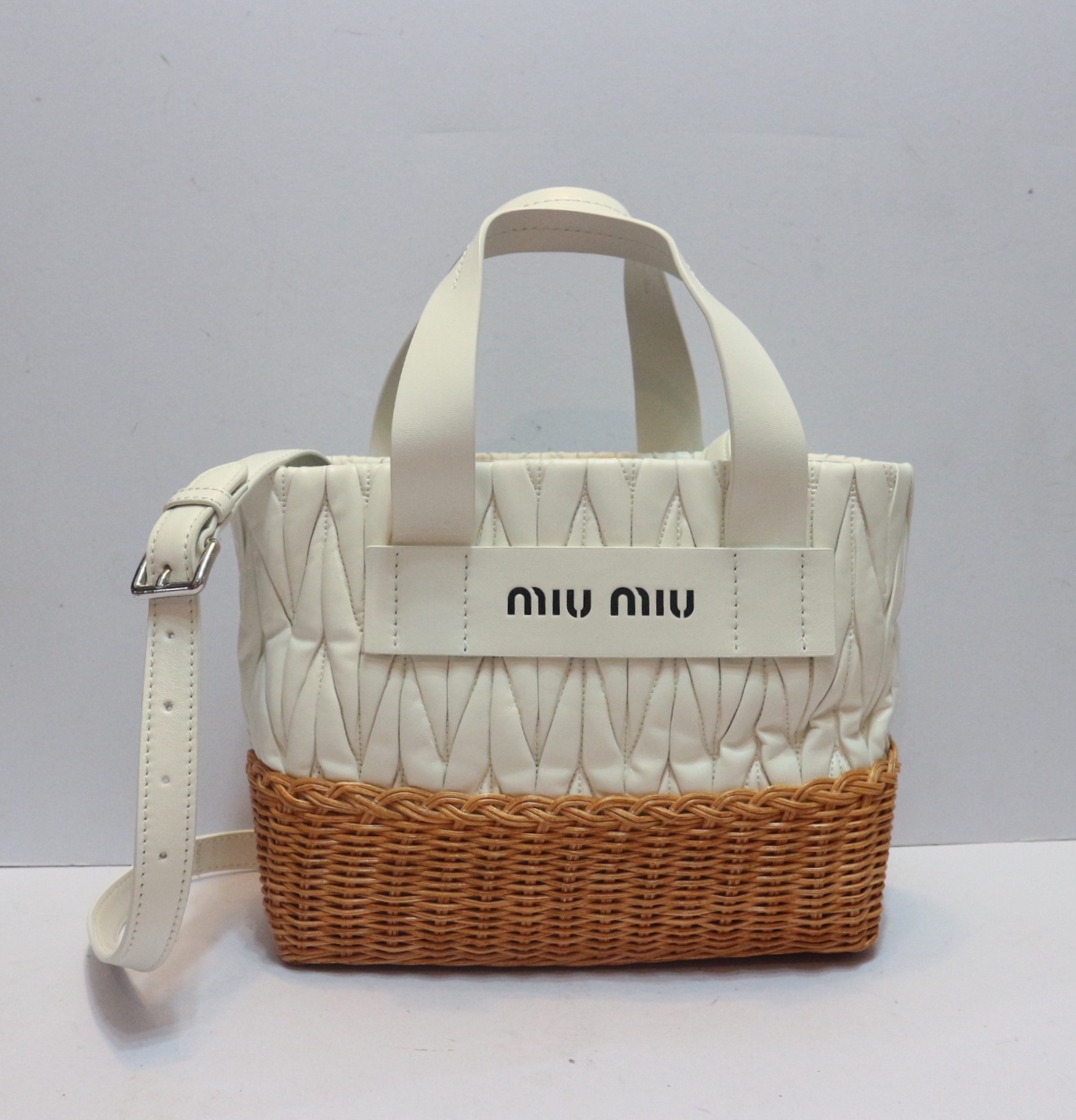 กระเป๋าตะกร้าสาน MIU MIU Nappa Leather and Wicker Bag 2018