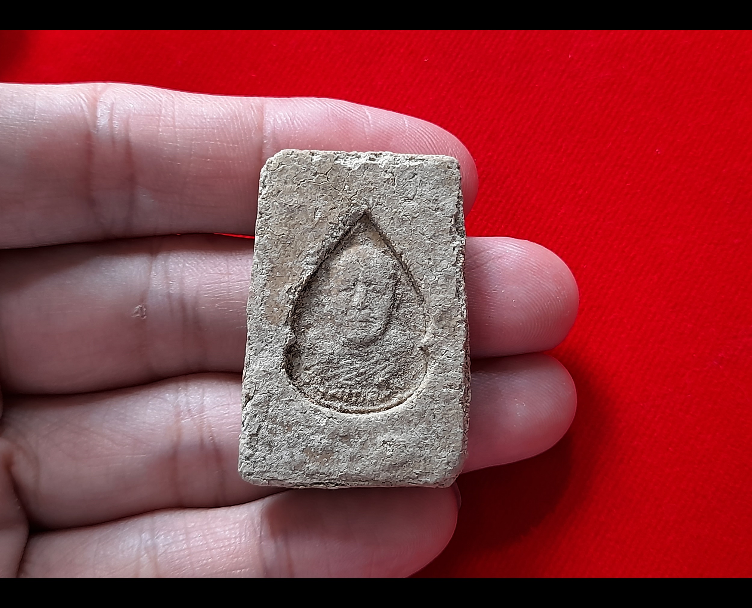 พระพุทธชินราช หลัง หลวงพ่อยงยุทธ ครึ่งองค์ เนื้อผง(ผสมผง หลวงพ่อแก้ว วัดเครือวัลย์) ปี2538 #รับประแท้และทัน - หลวงพ่อยงยุทธ วัดเขาไม้แดง จ.ชลบุรี