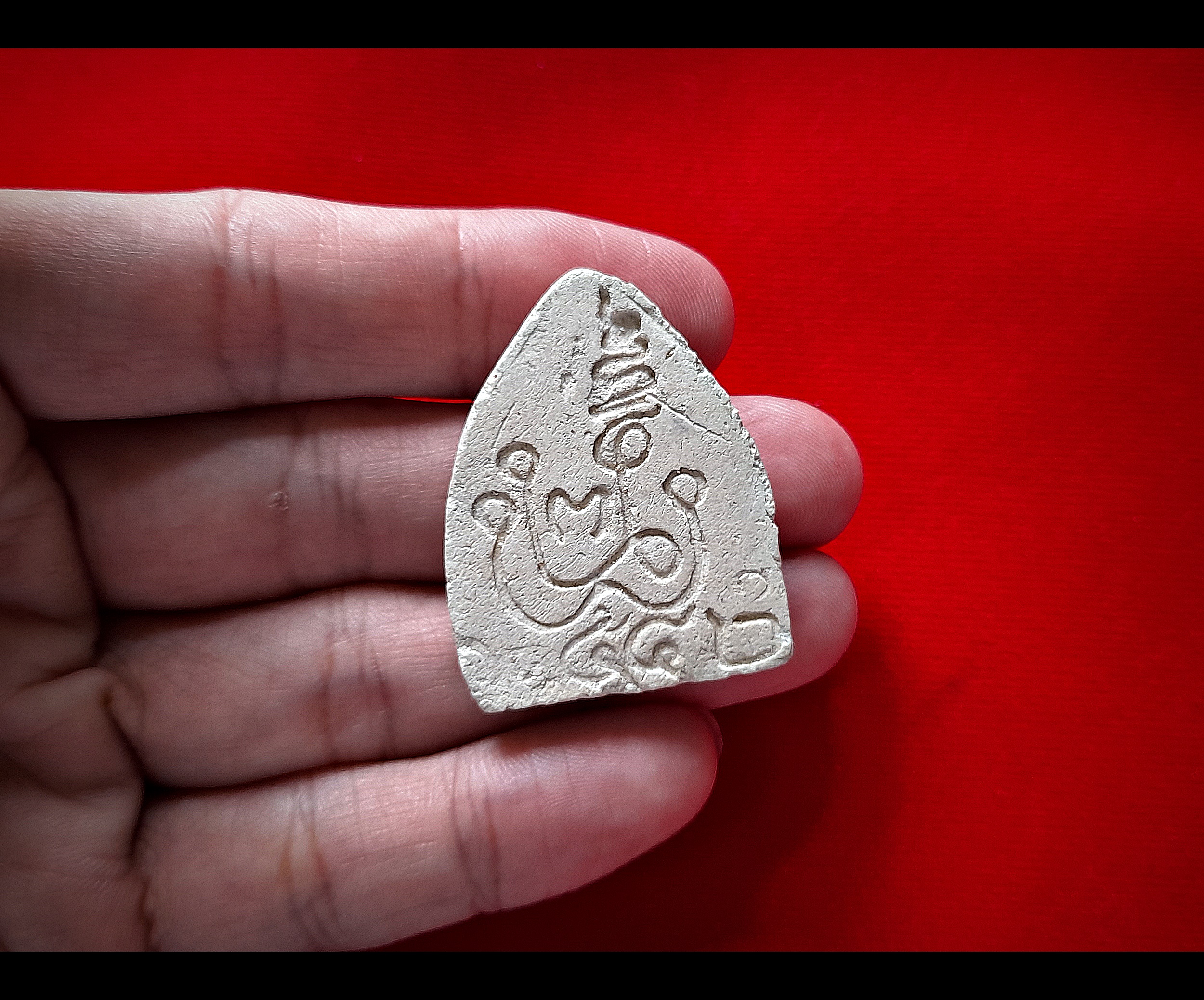 ขุนแผน สะกดทัพ(พุทธคุณ สะกดอาถรรพ์ สะกดสิ่งไม่ดี+เมตตา เจรจา ค้าขาย แคล้วคลาด) หลังยันต์นะพรชัย #พิมพ์ใหญ่ เนื้อผง สีขาว ปี2542 (ทิ้งทวน รุ่นสุดท้าย รวมมวลสาร ตลอดยุค) #รับประกันแท้และทันยุค - หลวงพ่อยงยุทธ วัดเขาไม้แดง จ.ชลบุรี