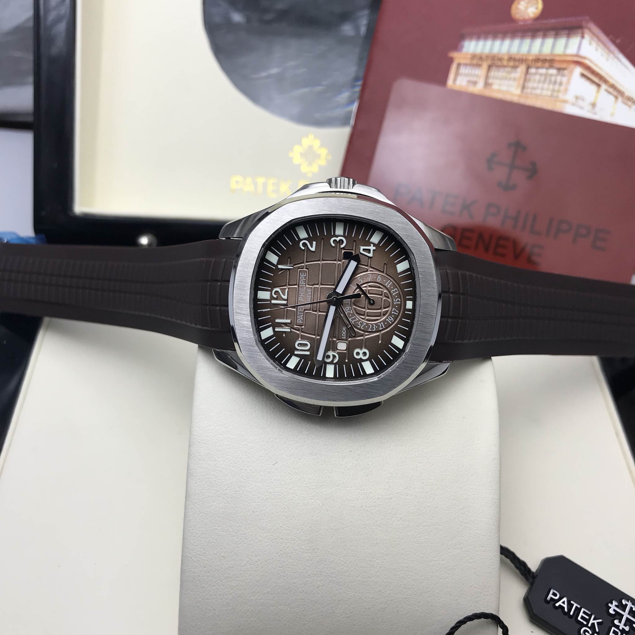 นาฬิกา Patek Philippe Aquanaut Travel Time Reference 5164R ขอบเงิน