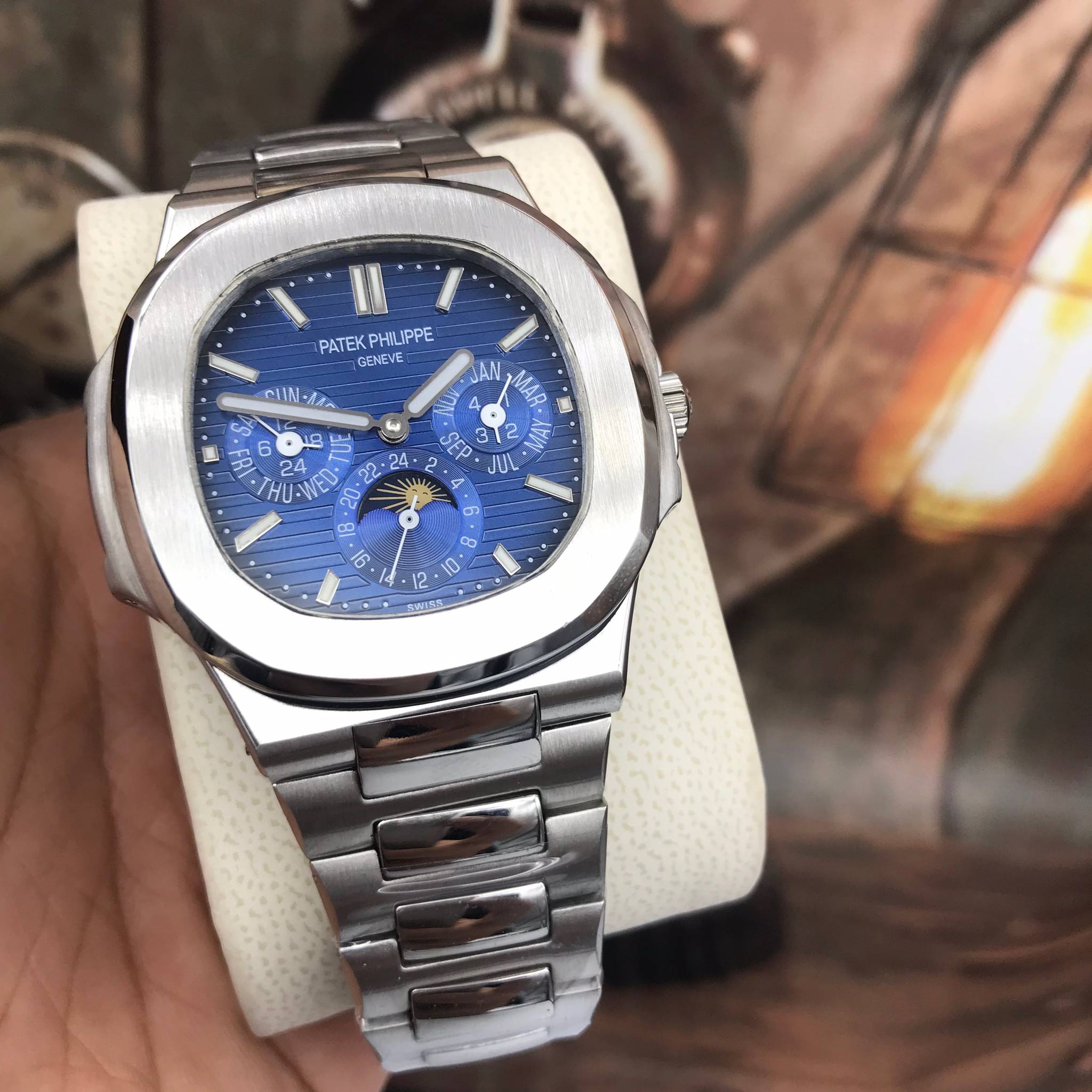 นาฬิกา Patek Philippe รุ่น Men's Nautilus Chronograph สีเงิน สายเลสสีเงิน หน้าปัดสีน้ำเงิน