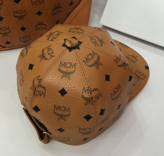 หมวก mcm cap ปักหมุด ปีกแบน สีน้ำตาล สอบถามได้ค่ะสต็อคเปลี่ยนตลอด