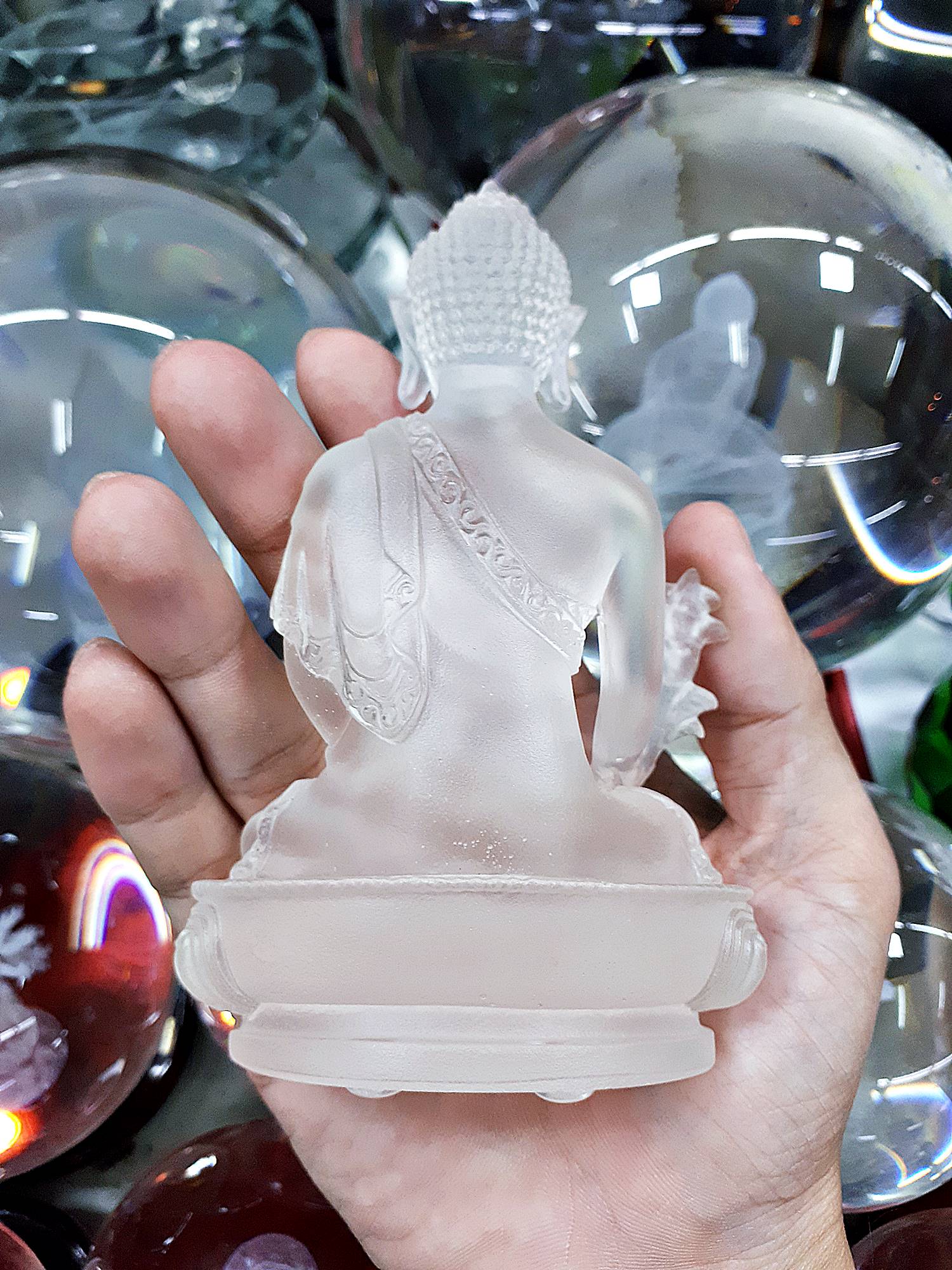 รูปหล่อ พระไภษัชยคุรุพุทธเจ้า(พระพุทธเจ้าหมอ พระโพธิสัตว์) แกะสลักจาก แก้วคริสตรัล สีใส (งานนำเข้า ขายปลีก ขายส่ง)