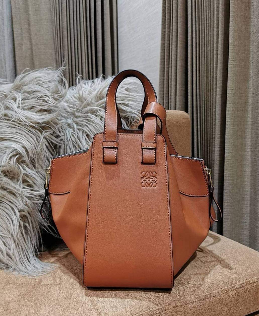 LOEWE HANDLE & SHOULDER BAG GIFT WITH PURCHASE GWP (แอดไลน์ก่อนสั่งซื้อ)