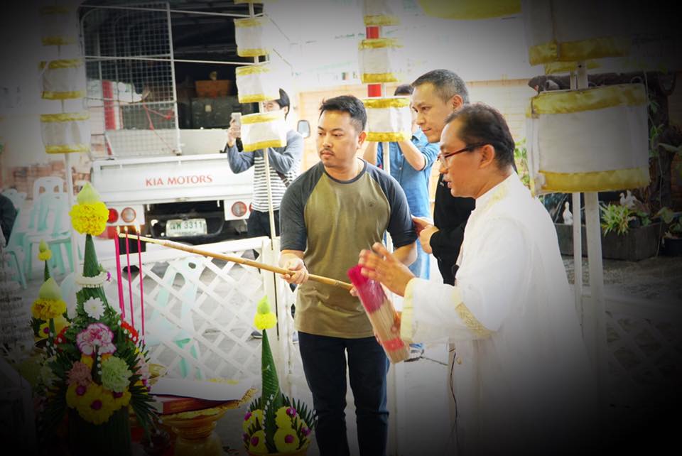 รูปหล่อ เซียนแปะโรงสี วัดศาลเจ้า รุ่นเจ้าสัวฟ้าประทาน ปี2560 เนื้อเรซิ่น ปิดทอง (ขนาดองค์บูชาหน้าตัก 12นิ้ว องค์ขนาดใหญ่)