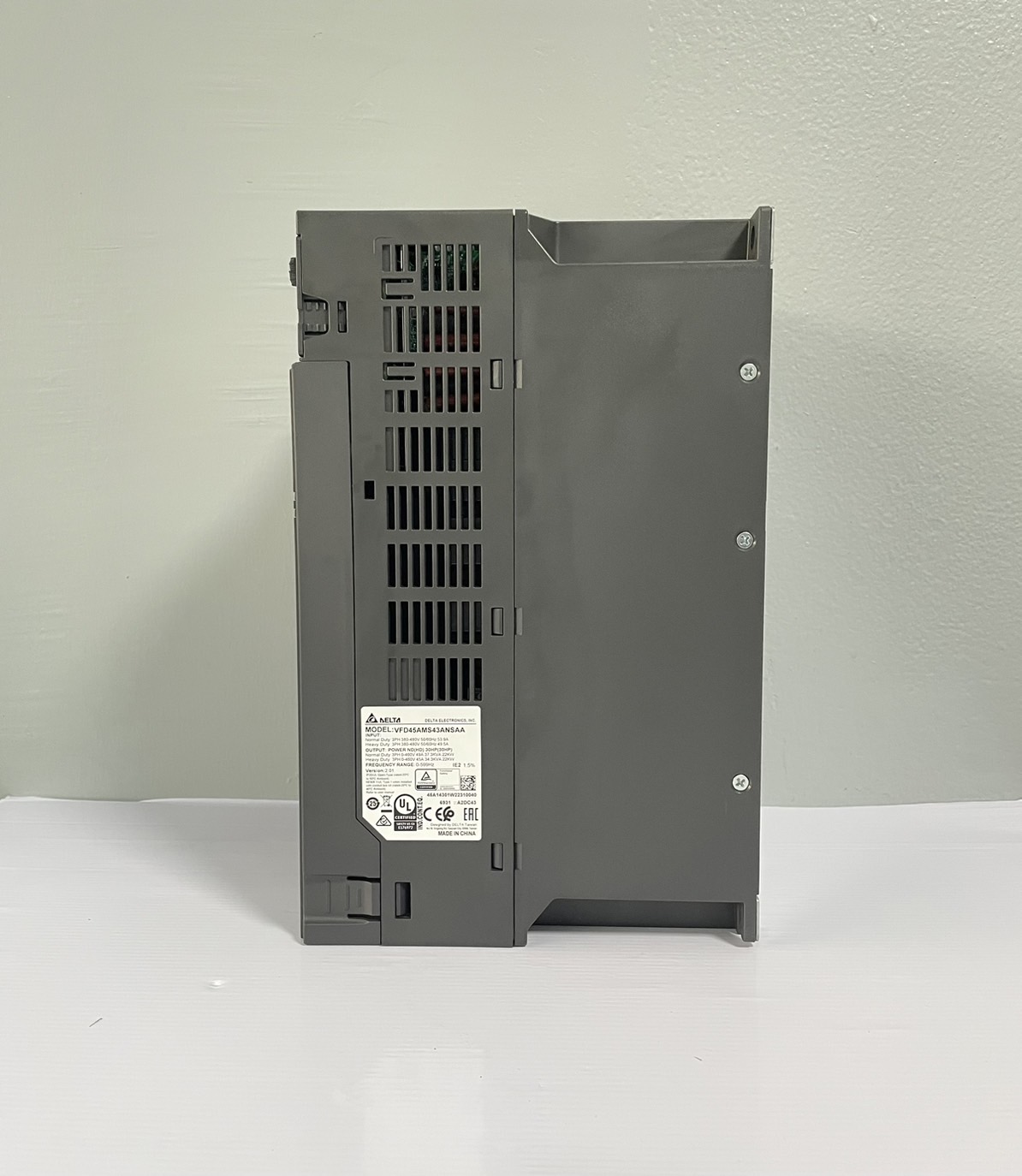 Delta MS300 VFD45AMS43ANSAA 30HP 22kW Input 3-Phase , 380V Output 3-Phase , 380V
