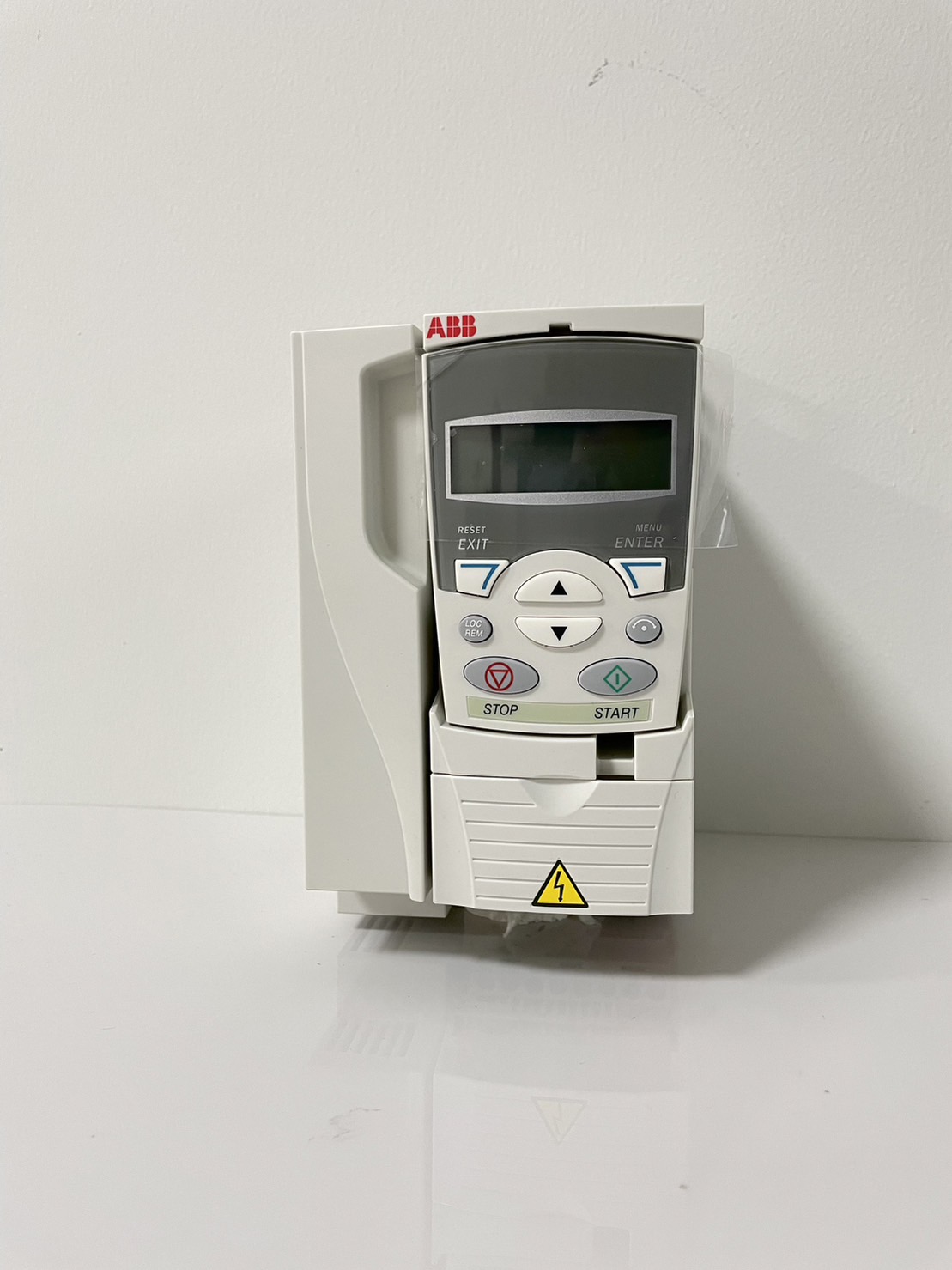 ABB INVERTER ACS355 MODEL:ACS355-03E-05A6-4 ,2.2 KW 3 HP INPUT 380V 3-PHASE OUTPUT 380V 3-PHASE