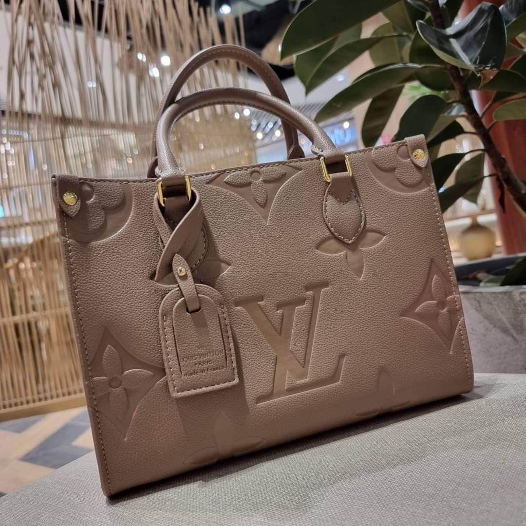 LV crossbody tote bag with gift box set (แอดไลน์ก่อนสั่งซื้อ)