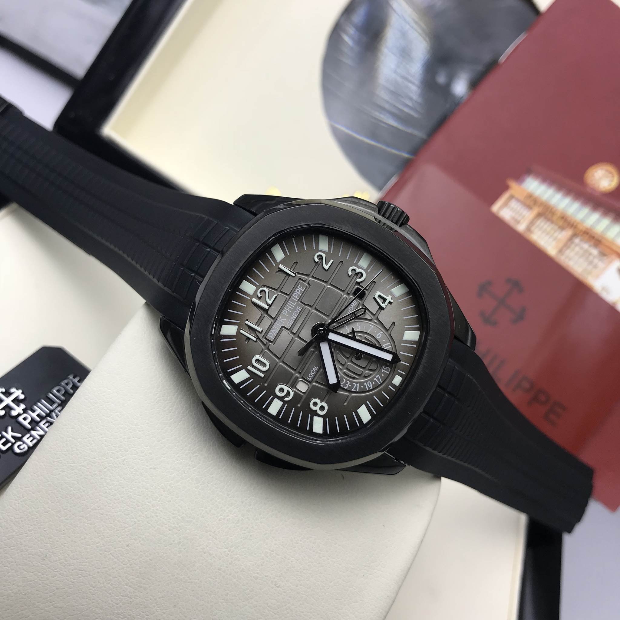 นาฬิกา Patek Philippe Aquanaut Travel Time Reference 5164R เซรามิกดำ Mirror Swiss