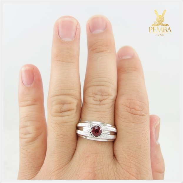 แหวนโกเมนแท้ เงินแท้925 ชุบทองคำขาว เม็ดเดี่ยว เล็กๆ ก็ดูดีได้