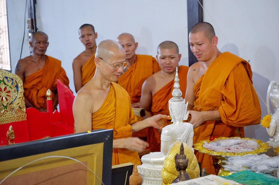 ลูกอมหนุนดวง ปี2561 (หลวงพ่อเล็ก วัดท่าขนุน ปลุกเสก) ที่วัดบ้านห้วยน้ำขาว กาญจนบุรี