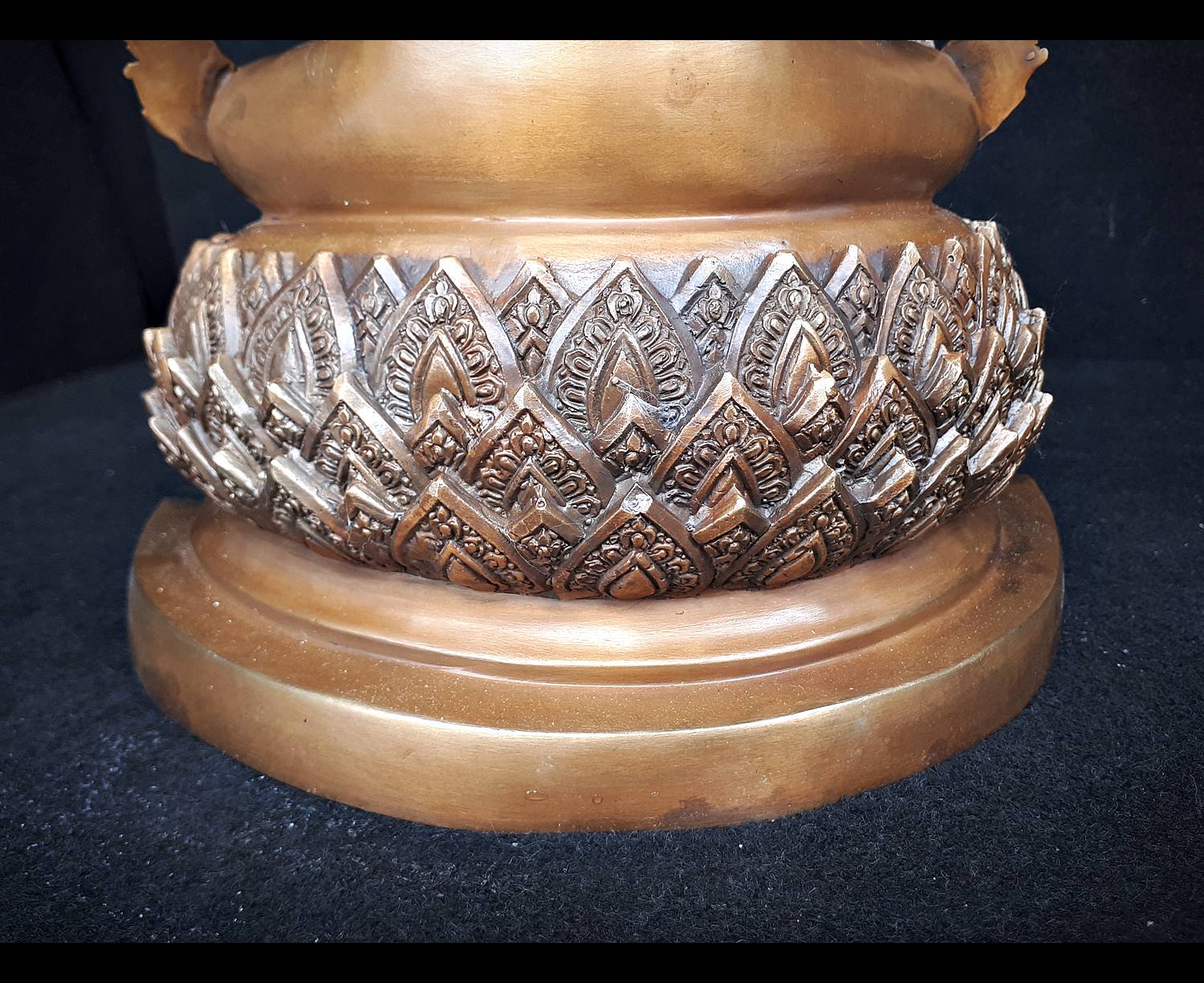 รูปหล่อ พระพุทธรูป พระจักรพรรดิ์ ทรงเครื่องพระจักรพรรดิ์ (ทองเหลืองรมดำ หน้าตัก 8-9นิิ้ว)