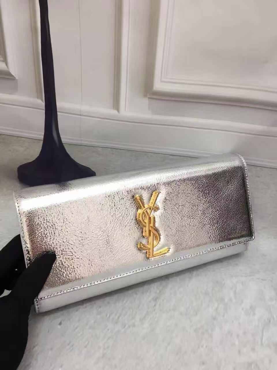 กระเป๋าคลัช YSL clutch สีเงิน