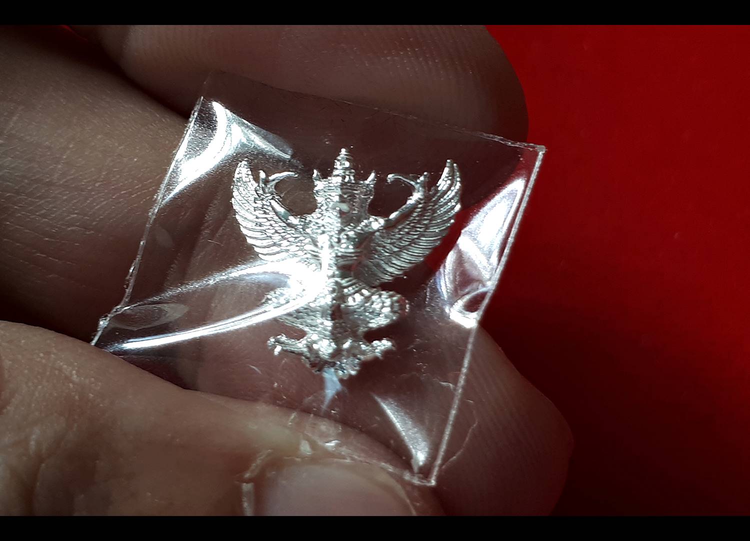 พญาครุฑ เนื้อเงินแท้ (ขนาดเล็กห้อยคอ) ปี2557 (หลวงพ่อรวย หลวงพ่อเพิ่ม หลวงพ่อพูน ร่วมปลุกเสก วัดป่าเลไลย์) #รับประกันแท้