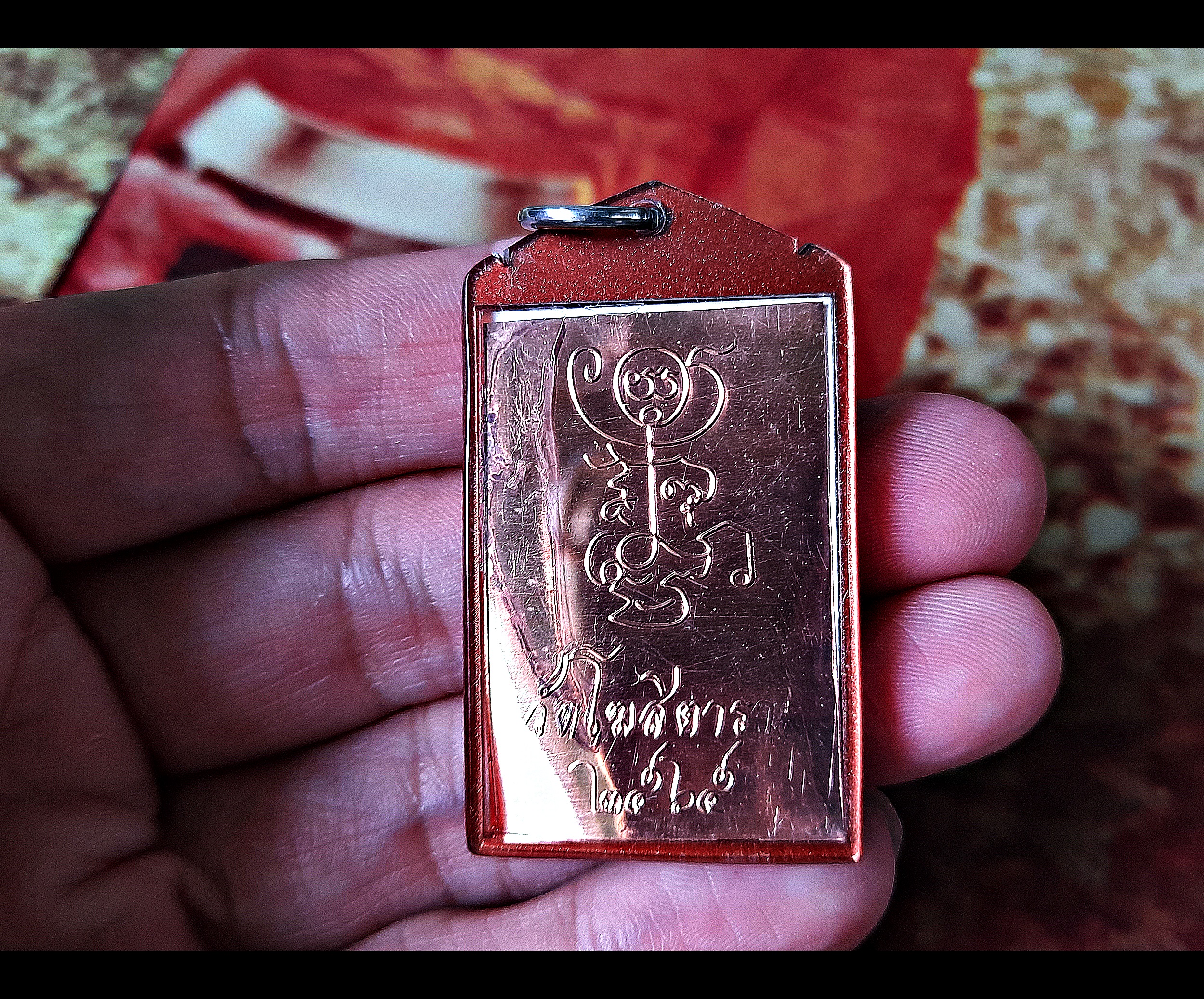 รูปภาพ อุ้มบาตรมหาลาภ หลวงพ่อกวย วัดโฆสิตาราม หลังยันต์ครู ปี2565 (ขนาดห้อยคอ เลี่ยมกันน้ำ) #รับประกันแท้