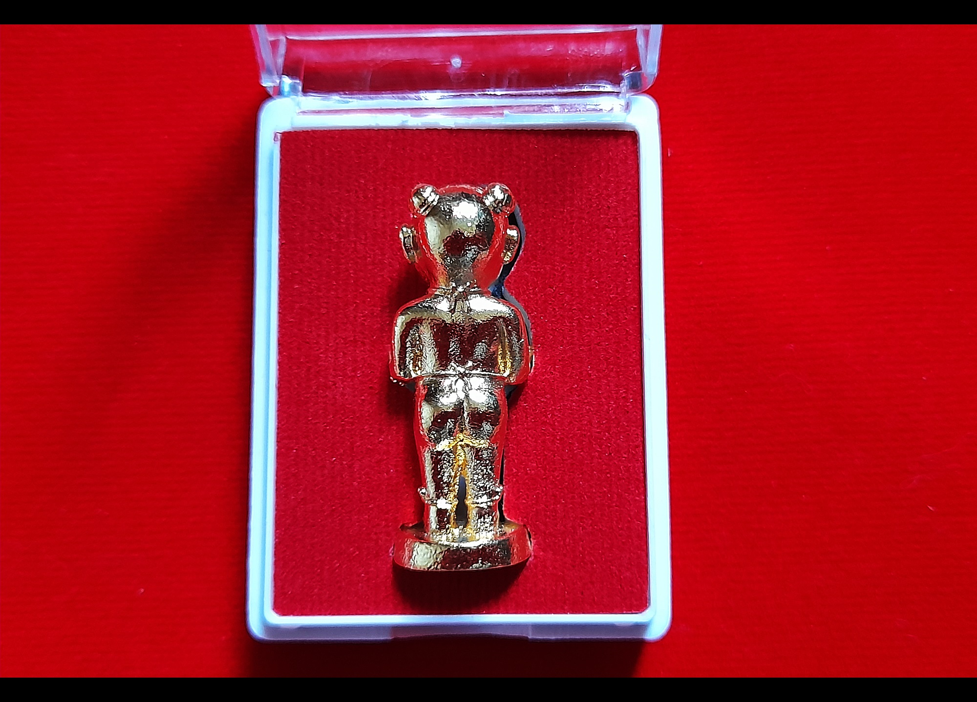 กุมารแห่งความสำเร็จ - กุมารจีน (ใส่ชุดเอี๊ยมจีน ซ้ายถือทอง ขวาถือลูกท้อ ใส่กำไล) เนื้อทองเหลือง(#ชนวน) ชุบทอง ฐานบรรจุมวลสาร ปี2564 #รับประกันแท้