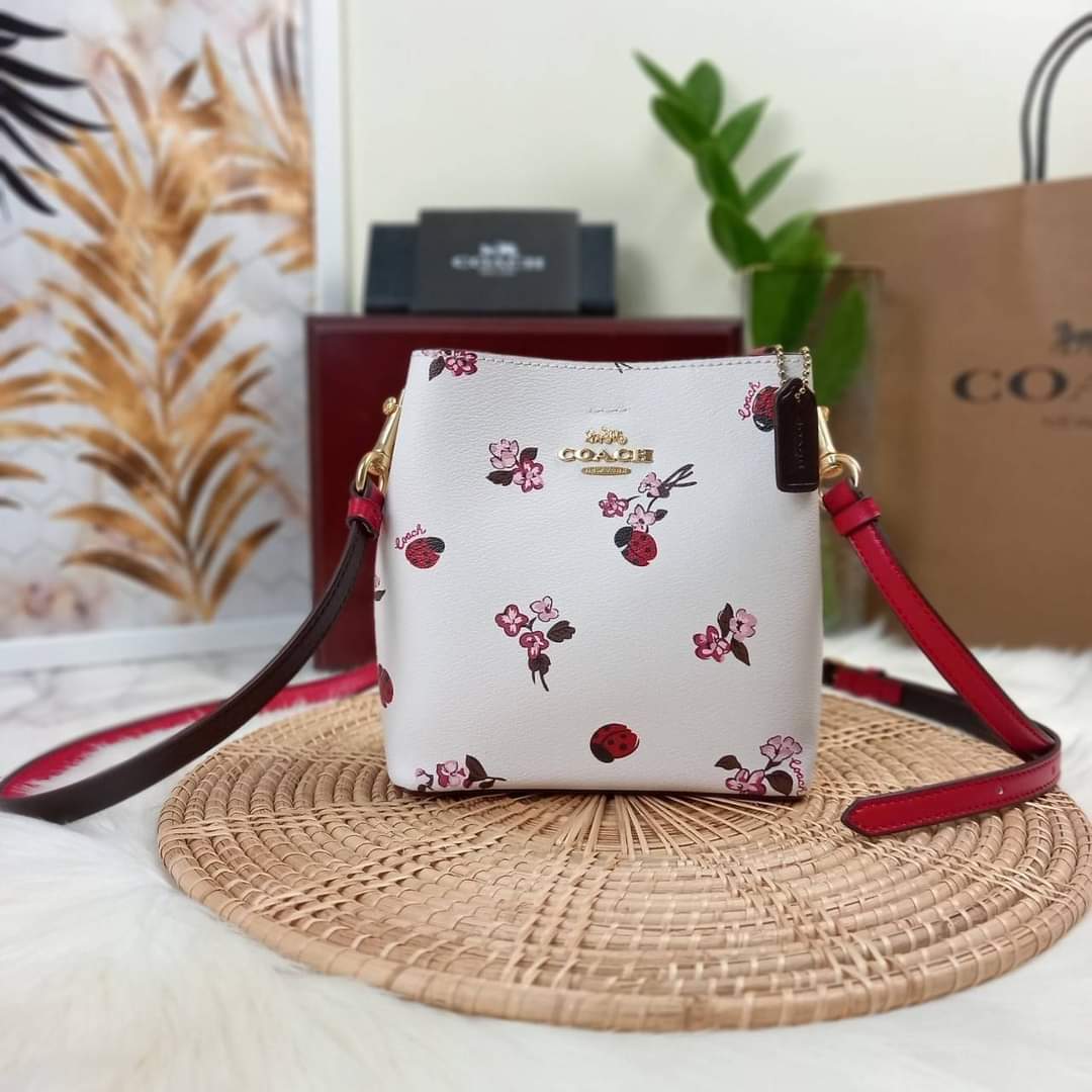 COACH MINI TOWN BUCKET BAG (แอดไลน์ก่อนสั่งซื้อ)