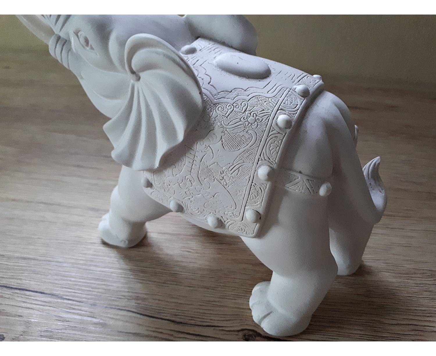 รูปปั้น ช้าง คู่ เนื้อเรซิ่น สีขาว สีงา (งาถอดได้) - (กว้าง8-10นิ้ว สูง6.5-10.5นิ้ว ลึก4นิ้ว) (ขายปลีก ขายส่ง)